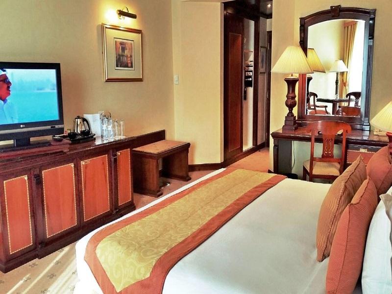 卡尔顿宫酒店 迪拜 外观 照片 A room at the hotel