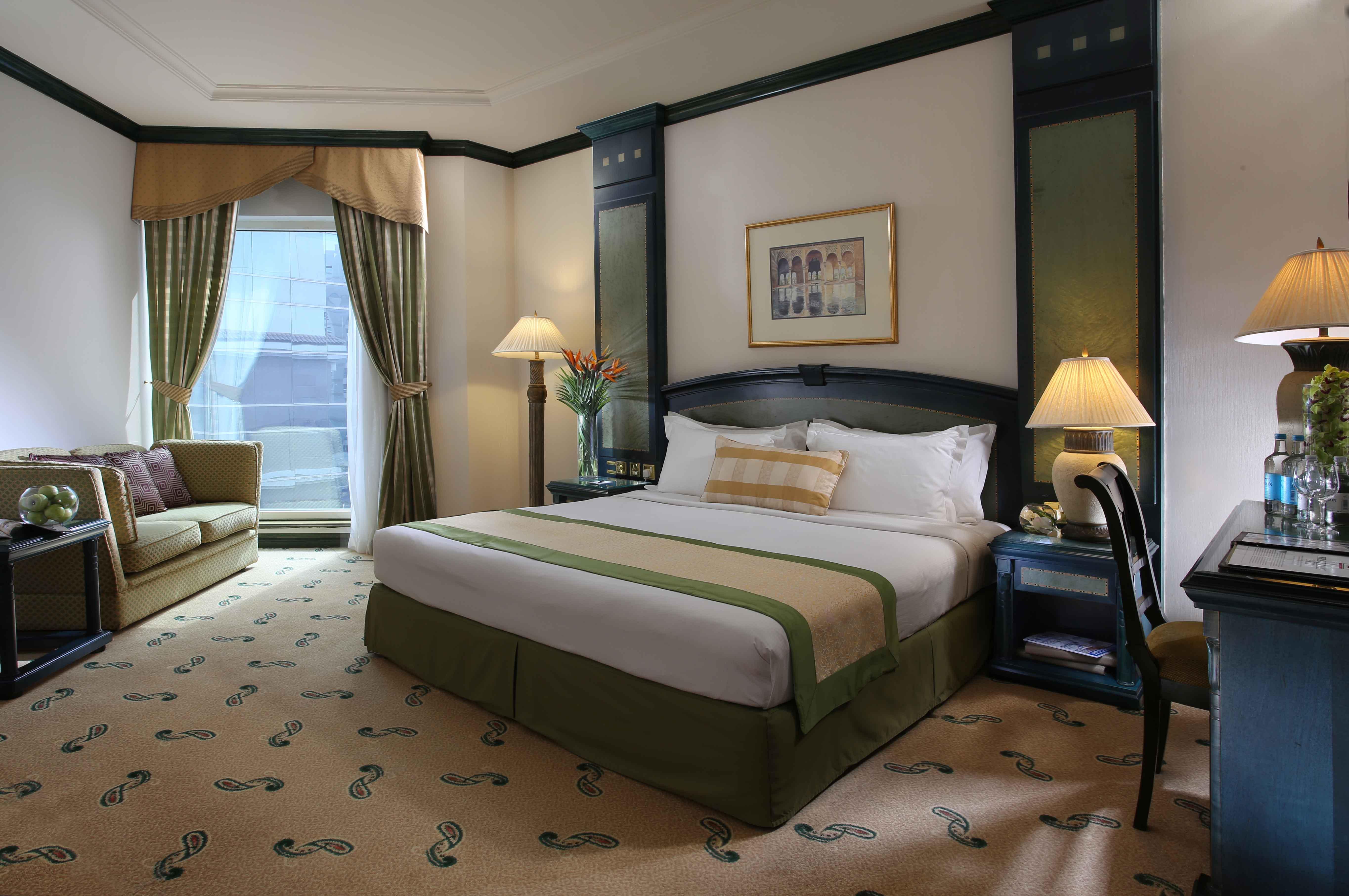 卡尔顿宫酒店 迪拜 外观 照片 A room at the hotel