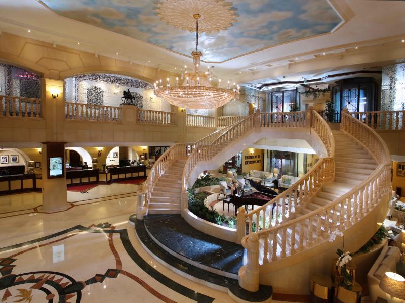 卡尔顿宫酒店 迪拜 外观 照片 The lobby of the Grand Hyatt Hotel