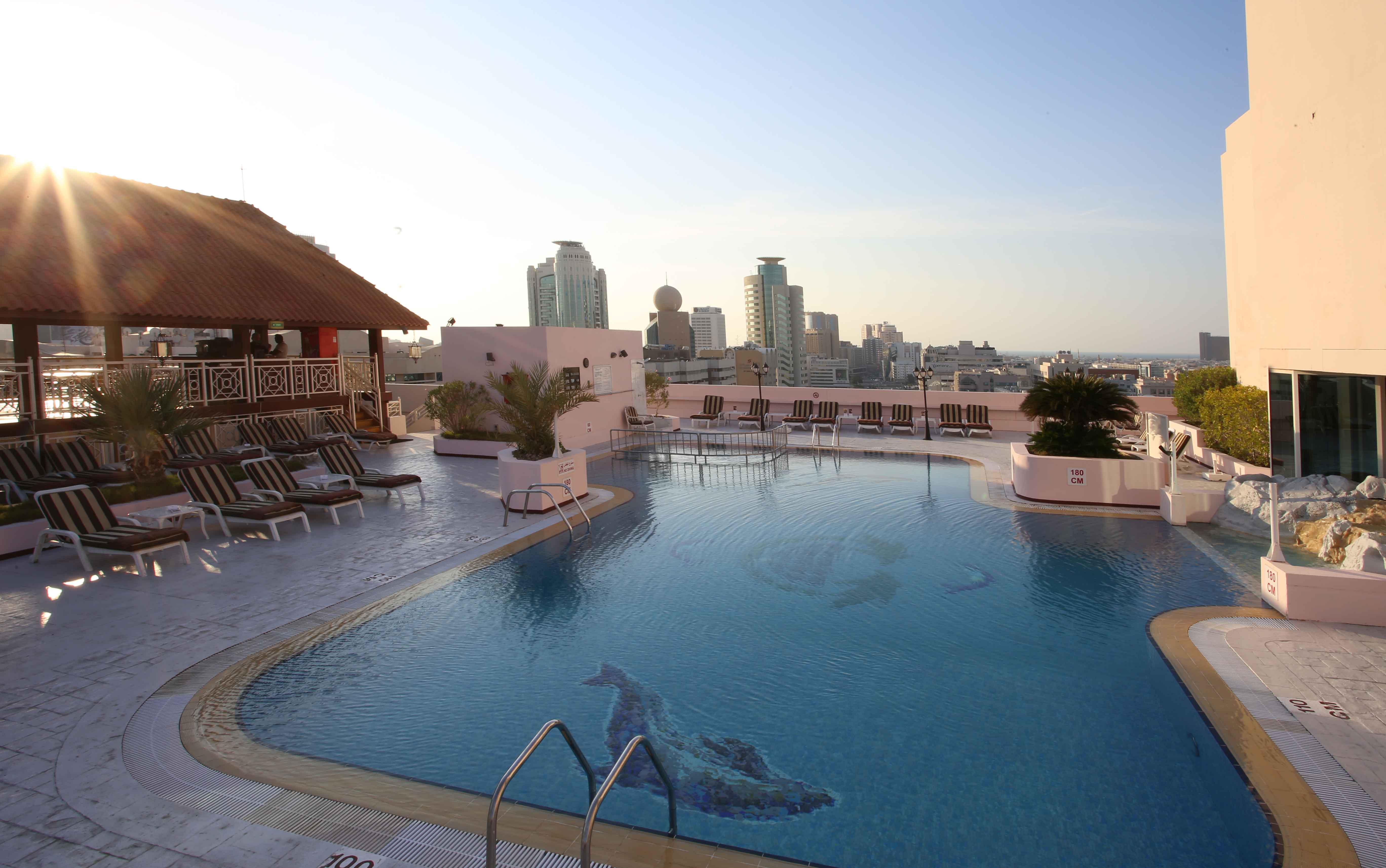 卡尔顿宫酒店 迪拜 外观 照片 Rooftop pool at the Sheraton Riyadh