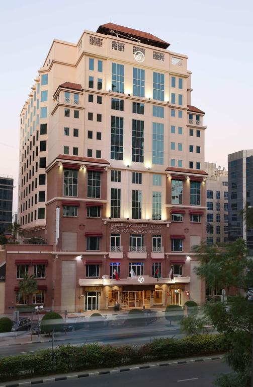 卡尔顿宫酒店 迪拜 外观 照片 The hotel in 2011
