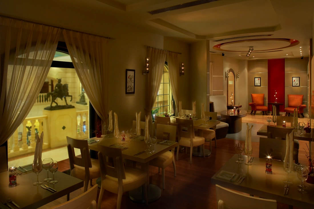 卡尔顿宫酒店 迪拜 外观 照片 The interior of the hotel