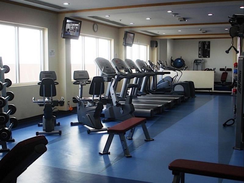 卡尔顿宫酒店 迪拜 外观 照片 A gym in a hotel